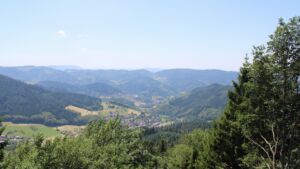 Dieses Bild zeigt eine Webcam-Aufnahme vom Achertal, aufgenommen am Donnerstag, den 25.06.2026 um 13:40 Uhr. Die Temperatur betrug 32.1°C.