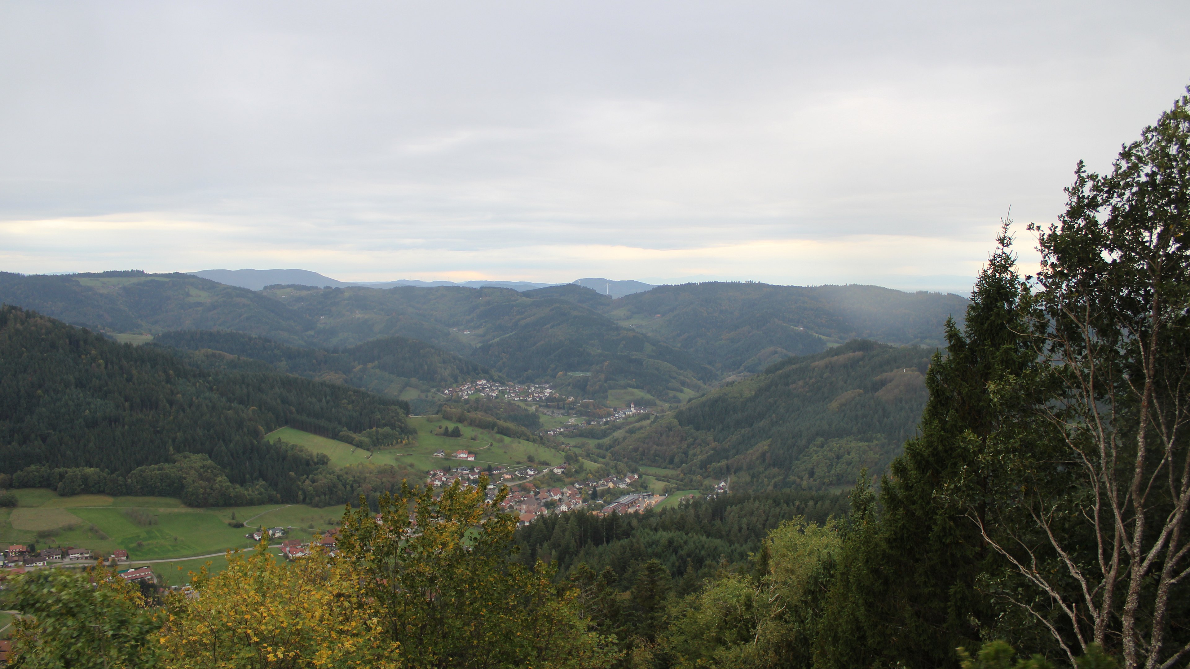 Dieses Bild zeigt eine Webcam-Aufnahme vom Achertal, aufgenommen am Freitag, den 23.10.2026 um 09:30 Uhr. Die Temperatur betrug 10.7°C.