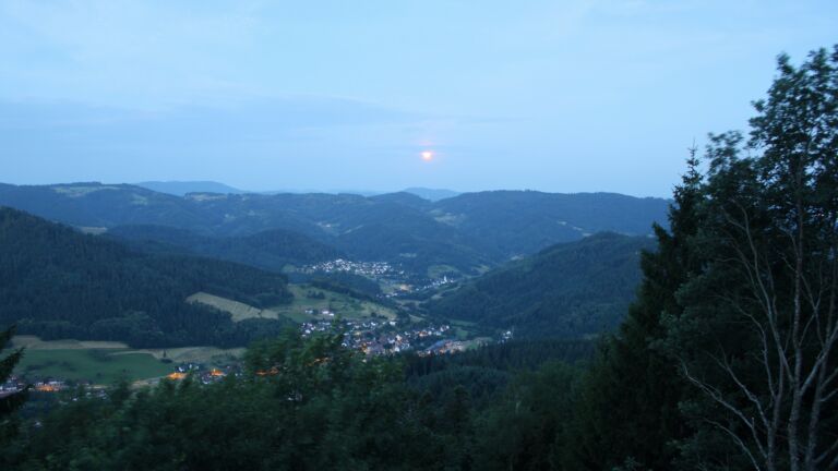 Dieses Bild zeigt eine Webcam-Aufnahme vom Achertal, aufgenommen am Dienstag, den 30.06.2026 um 04:50 Uhr. Die Temperatur betrug 19.7°C.