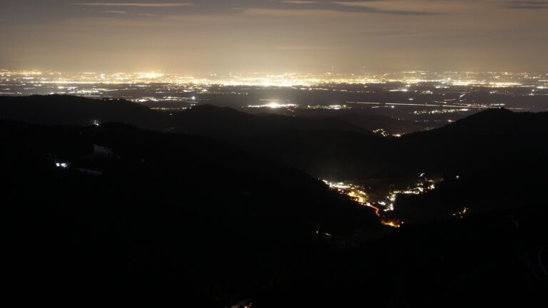 Dieses Bild zeigt eine Webcam-Aufnahme vom Achertal, aufgenommen am Freitag, den 16.01.2026 um 06:50 Uhr. Die Temperatur betrug 4.8°C.