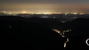 Dieses Bild zeigt eine Webcam-Aufnahme vom Achertal, aufgenommen am Sonntag, den 18.05.2025 um 22:50 Uhr. Die Temperatur betrug 8.8°C.