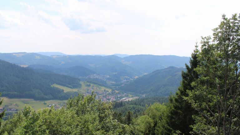 Dieses Bild zeigt eine Webcam-Aufnahme vom Achertal, aufgenommen am Donnerstag, den 16.07.2026 um 15:30 Uhr. Die Temperatur betrug 30.9°C.