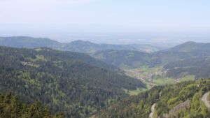 Dieses Bild zeigt eine Webcam-Aufnahme vom Achertal, aufgenommen am Dienstag, den 28.04.2026 um 12:30 Uhr. Die Temperatur betrug 13.3°C.