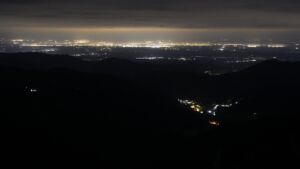 Dieses Bild zeigt eine Webcam-Aufnahme vom Achertal, aufgenommen am Dienstag, den 14.10.2025 um 03:30 Uhr. Die Temperatur betrug 6.2°C.