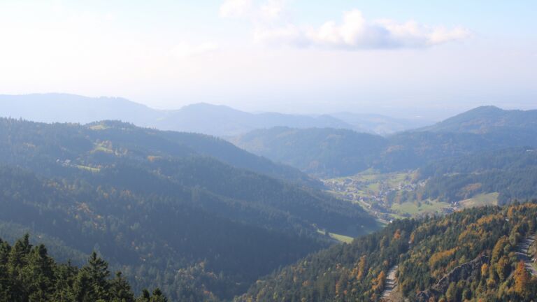 Dieses Bild zeigt eine Webcam-Aufnahme vom Achertal, aufgenommen am Sonntag, den 12.10.2025 um 15:40 Uhr. Die Temperatur betrug 11.2°C.