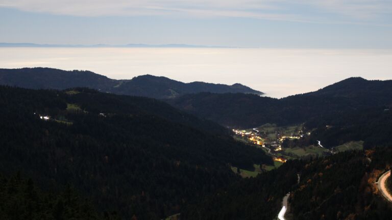 Dieses Bild zeigt eine Webcam-Aufnahme vom Achertal, aufgenommen am Freitag, den 07.11.2025 um 05:30 Uhr. Die Temperatur betrug 8.4°C.