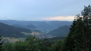 Dieses Bild zeigt eine Webcam-Aufnahme vom Achertal, aufgenommen am Sonntag, den 31.05.2026 um 21:10 Uhr. Die Temperatur betrug 14.8°C.