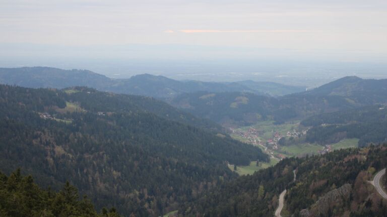 Dieses Bild zeigt eine Webcam-Aufnahme vom Achertal, aufgenommen am Donnerstag, den 16.04.2026 um 07:40 Uhr. Die Temperatur betrug 7.6°C.