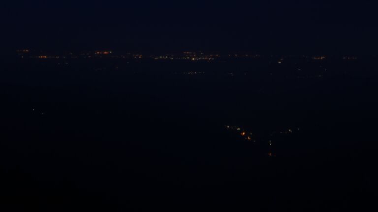 Dieses Bild zeigt eine Webcam-Aufnahme vom Achertal, aufgenommen am Sonntag, den 25.05.2025 um 04:40 Uhr. Die Temperatur betrug 6.6°C.