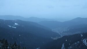 Dieses Bild zeigt eine Webcam-Aufnahme vom Achertal, aufgenommen am Dienstag, den 27.01.2026 um 17:20 Uhr. Die Temperatur betrug 2.1°C.