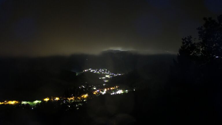 Dieses Bild zeigt eine Webcam-Aufnahme vom Achertal, aufgenommen am Mittwoch, den 14.10.2026 um 02:00 Uhr. Die Temperatur betrug 12.6°C.