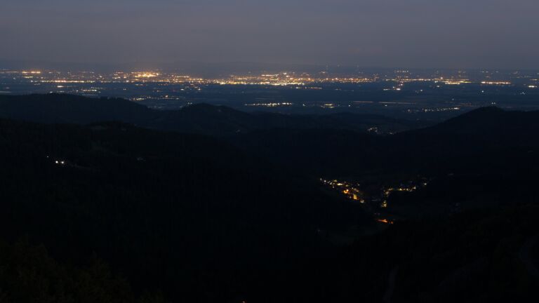 Dieses Bild zeigt eine Webcam-Aufnahme vom Achertal, aufgenommen am Samstag, den 02.05.2026 um 05:10 Uhr. Die Temperatur betrug 14.2°C.