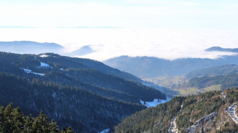 Dieses Bild zeigt eine Webcam-Aufnahme vom Achertal, aufgenommen am Samstag, den 22.11.2025 um 14:10 Uhr. Die Temperatur betrug -2.8°C.