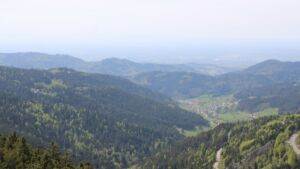 Dieses Bild zeigt eine Webcam-Aufnahme vom Achertal, aufgenommen am Montag, den 27.04.2026 um 14:50 Uhr. Die Temperatur betrug 14.4°C.