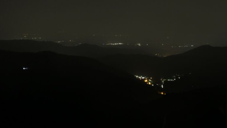 Dieses Bild zeigt eine Webcam-Aufnahme vom Achertal, aufgenommen am Freitag, den 10.04.2026 um 04:50 Uhr. Die Temperatur betrug 6.4°C.