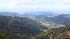 Dieses Bild zeigt eine Webcam-Aufnahme vom Achertal, aufgenommen am Samstag, den 18.10.2025 um 12:10 Uhr. Die Temperatur betrug 6.5°C.