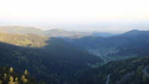 Dieses Bild zeigt eine Webcam-Aufnahme vom Achertal, aufgenommen am Freitag, den 24.04.2026 um 07:00 Uhr. Die Temperatur betrug 10.2°C.