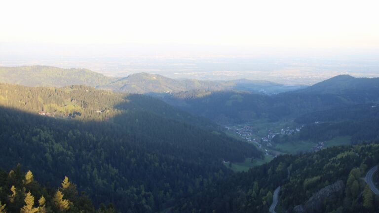 Dieses Bild zeigt eine Webcam-Aufnahme vom Achertal, aufgenommen am Freitag, den 24.04.2026 um 07:00 Uhr. Die Temperatur betrug 10.2°C.