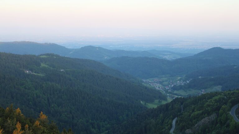 Dieses Bild zeigt eine Webcam-Aufnahme vom Achertal, aufgenommen am Mittwoch, den 14.05.2025 um 06:10 Uhr. Die Temperatur betrug 11.2°C.