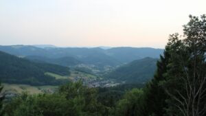 Dieses Bild zeigt eine Webcam-Aufnahme vom Achertal, aufgenommen am Montag, den 03.08.2026 um 20:30 Uhr. Die Temperatur betrug 30.7°C.