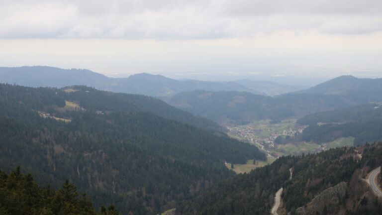 Dieses Bild zeigt eine Webcam-Aufnahme vom Achertal, aufgenommen am Samstag, den 28.02.2026 um 12:00 Uhr. Die Temperatur betrug 5.5°C.