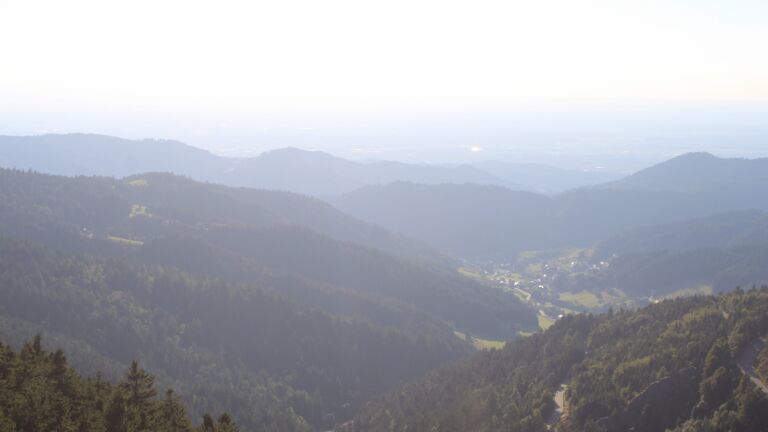 Dieses Bild zeigt eine Webcam-Aufnahme vom Achertal, aufgenommen am Sonntag, den 24.08.2025 um 18:50 Uhr. Die Temperatur betrug 14°C.
