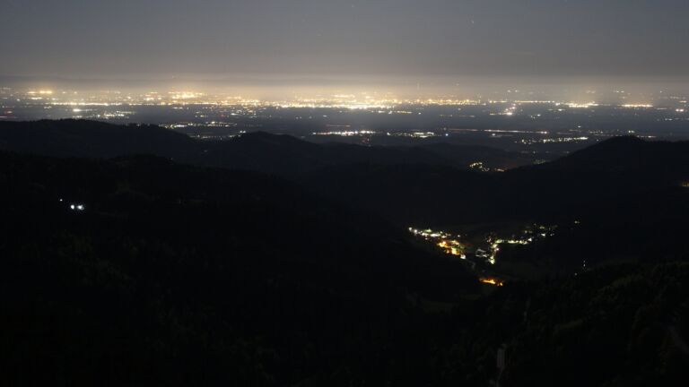 Dieses Bild zeigt eine Webcam-Aufnahme vom Achertal, aufgenommen am Samstag, den 25.04.2026 um 02:00 Uhr. Die Temperatur betrug 10.4°C.