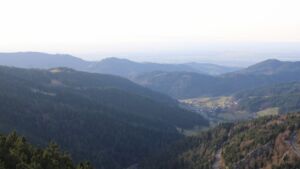 Dieses Bild zeigt eine Webcam-Aufnahme vom Achertal, aufgenommen am Donnerstag, den 18.12.2025 um 15:00 Uhr. Die Temperatur betrug 6.8°C.