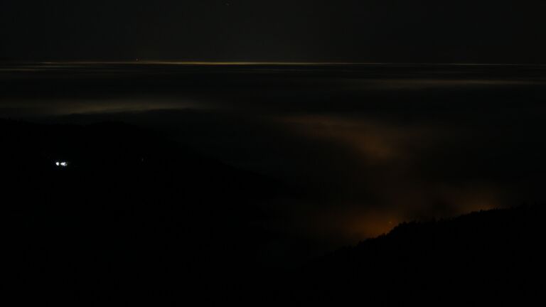 Dieses Bild zeigt eine Webcam-Aufnahme vom Achertal, aufgenommen am Dienstag, den 23.12.2025 um 03:00 Uhr. Die Temperatur betrug 7.1°C.