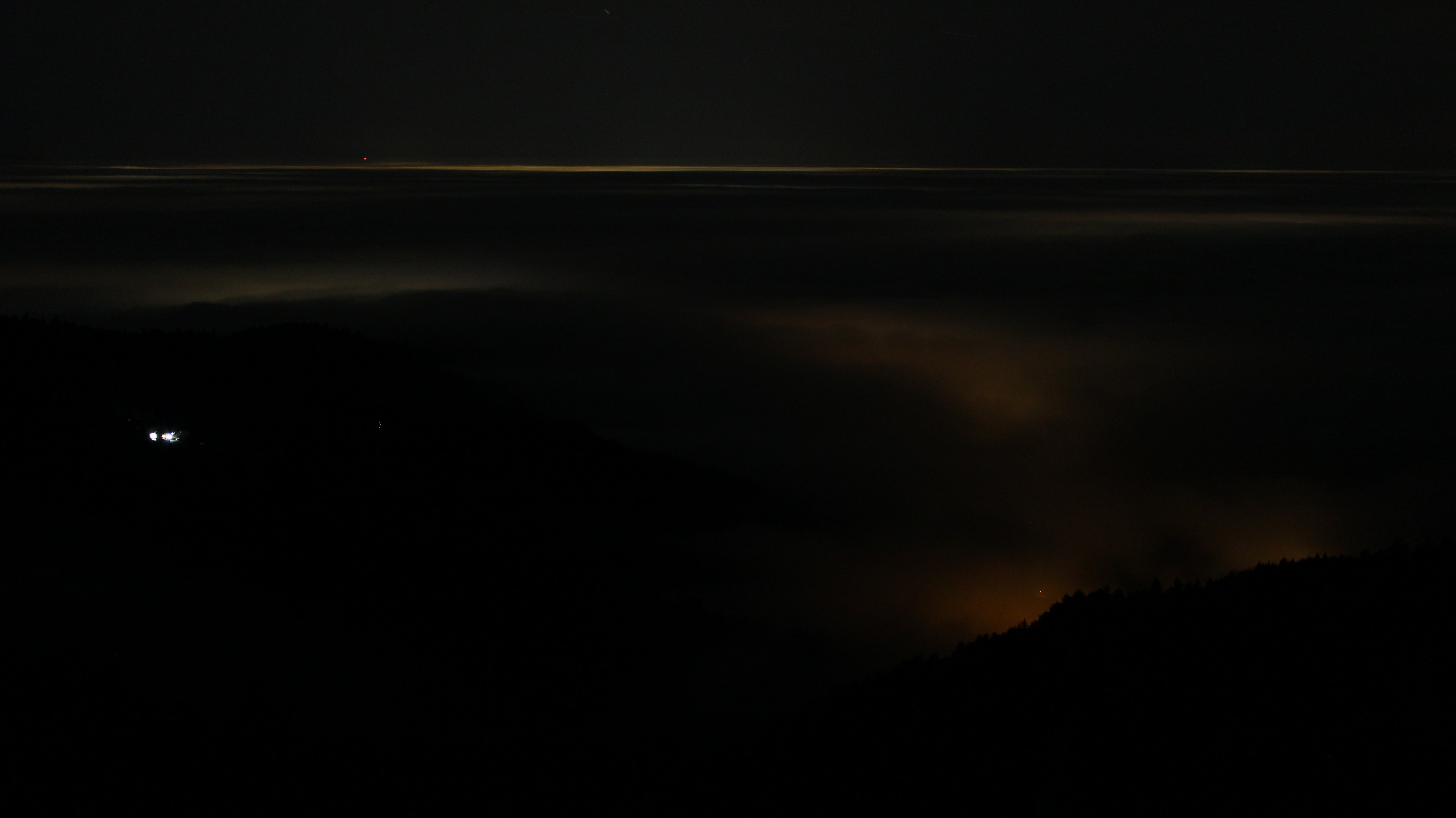 Dieses Bild zeigt eine Webcam-Aufnahme vom Achertal, aufgenommen am Dienstag, den 23.12.2025 um 03:00 Uhr. Die Temperatur betrug 7.1°C.