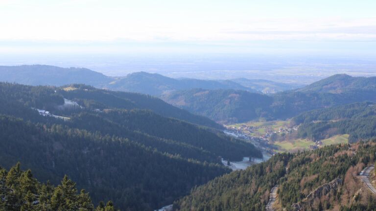 Dieses Bild zeigt eine Webcam-Aufnahme vom Achertal, aufgenommen am Mittwoch, den 19.11.2025 um 14:10 Uhr. Die Temperatur betrug 0.1°C.