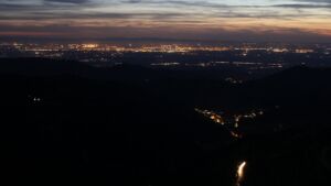 Dieses Bild zeigt eine Webcam-Aufnahme vom Achertal, aufgenommen am Sonntag, den 26.04.2026 um 21:40 Uhr. Die Temperatur betrug 10.2°C.