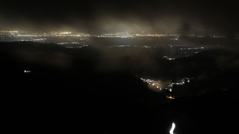 Dieses Bild zeigt eine Webcam-Aufnahme vom Achertal, aufgenommen am Montag, den 17.11.2025 um 22:30 Uhr. Die Temperatur betrug -2.6°C.