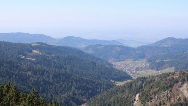 Dieses Bild zeigt eine Webcam-Aufnahme vom Achertal, aufgenommen am Mittwoch, den 04.03.2026 um 12:40 Uhr. Die Temperatur betrug 8.9°C.