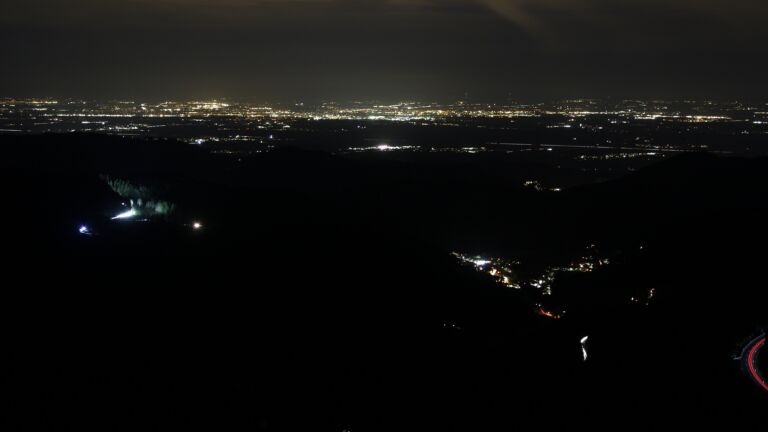 Dieses Bild zeigt eine Webcam-Aufnahme vom Achertal, aufgenommen am Freitag, den 19.12.2025 um 07:10 Uhr. Die Temperatur betrug 6.9°C.