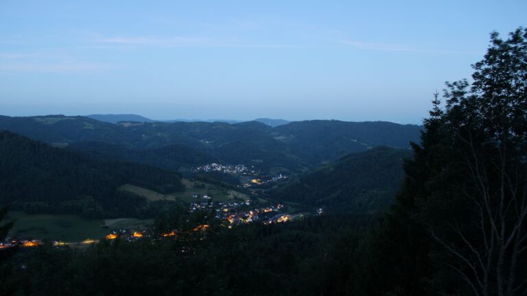 Dieses Bild zeigt eine Webcam-Aufnahme vom Achertal, aufgenommen am Donnerstag, den 18.06.2026 um 04:30 Uhr. Die Temperatur betrug 21.9°C.