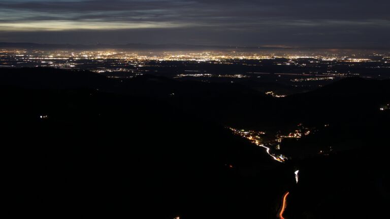 Dieses Bild zeigt eine Webcam-Aufnahme vom Achertal, aufgenommen am Samstag, den 29.11.2025 um 17:50 Uhr. Die Temperatur betrug 6.1°C.