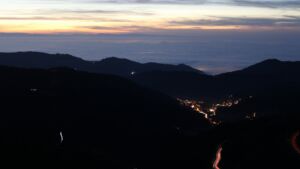 Dieses Bild zeigt eine Webcam-Aufnahme vom Achertal, aufgenommen am Freitag, den 12.12.2025 um 17:30 Uhr. Die Temperatur betrug 10.8°C.