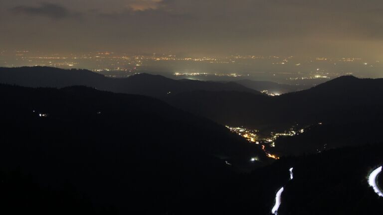 Dieses Bild zeigt eine Webcam-Aufnahme vom Achertal, aufgenommen am Dienstag, den 30.09.2025 um 20:30 Uhr. Die Temperatur betrug 7.4°C.
