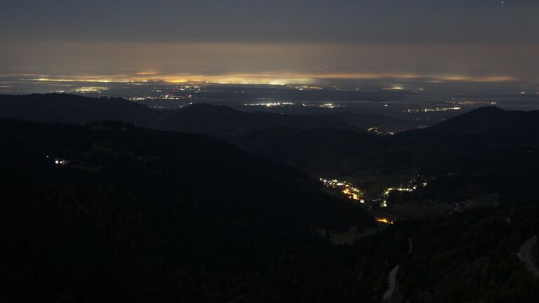 Dieses Bild zeigt eine Webcam-Aufnahme vom Achertal, aufgenommen am Sonntag, den 12.10.2025 um 06:00 Uhr. Die Temperatur betrug 5.8°C.
