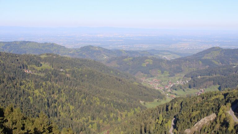 Dieses Bild zeigt eine Webcam-Aufnahme vom Achertal, aufgenommen am Freitag, den 24.04.2026 um 08:30 Uhr. Die Temperatur betrug 13.8°C.