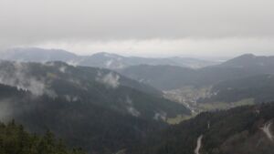 Dieses Bild zeigt eine Webcam-Aufnahme vom Achertal, aufgenommen am Sonntag, den 30.11.2025 um 11:20 Uhr. Die Temperatur betrug 2.7°C.