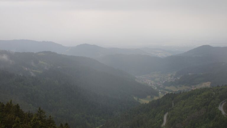 Dieses Bild zeigt eine Webcam-Aufnahme vom Achertal, aufgenommen am Sonntag, den 25.05.2025 um 08:10 Uhr. Die Temperatur betrug 7.2°C.