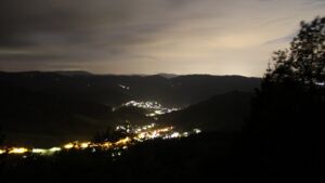 Dieses Bild zeigt eine Webcam-Aufnahme vom Achertal, aufgenommen am Mittwoch, den 20.05.2026 um 23:00 Uhr. Die Temperatur betrug 12.3°C.