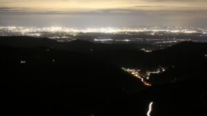 Dieses Bild zeigt eine Webcam-Aufnahme vom Achertal, aufgenommen am Freitag, den 13.03.2026 um 20:30 Uhr. Die Temperatur betrug 7.4°C.