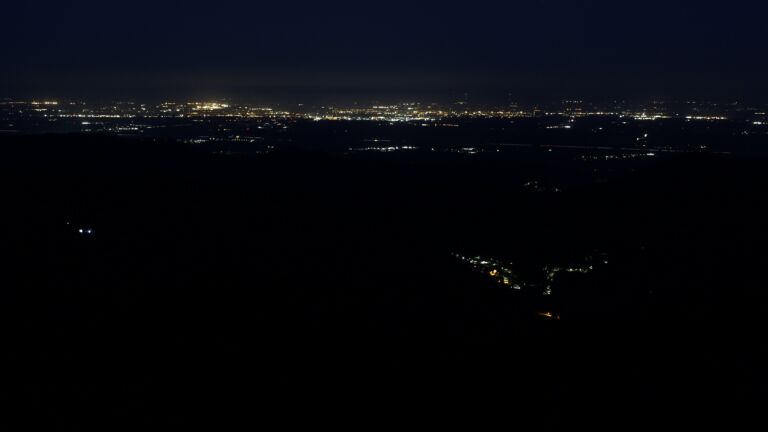 Dieses Bild zeigt eine Webcam-Aufnahme vom Achertal, aufgenommen am Freitag, den 24.04.2026 um 05:10 Uhr. Die Temperatur betrug 7.9°C.