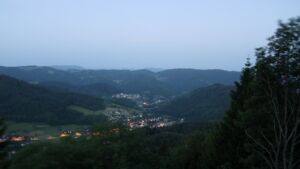 Dieses Bild zeigt eine Webcam-Aufnahme vom Achertal, aufgenommen am Montag, den 25.05.2026 um 04:50 Uhr. Die Temperatur betrug 20.1°C.