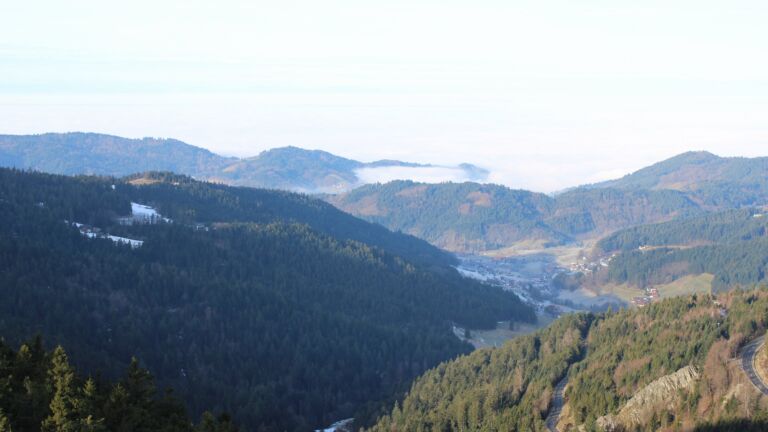 Dieses Bild zeigt eine Webcam-Aufnahme vom Achertal, aufgenommen am Donnerstag, den 22.01.2026 um 10:10 Uhr. Die Temperatur betrug 5.9°C.