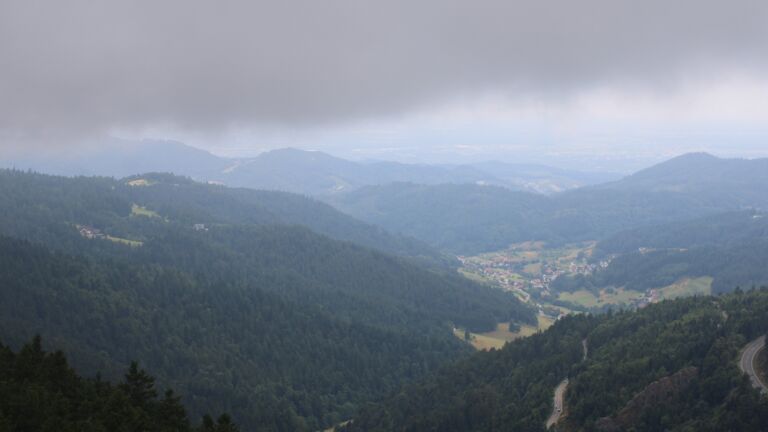 Dieses Bild zeigt eine Webcam-Aufnahme vom Achertal, aufgenommen am Montag, den 14.07.2025 um 10:40 Uhr. Die Temperatur betrug 14.6°C.