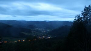 Dieses Bild zeigt eine Webcam-Aufnahme vom Achertal, aufgenommen am Donnerstag, den 11.06.2026 um 04:50 Uhr. Die Temperatur betrug 7.4°C.